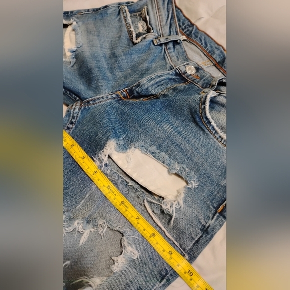 Zara | EUC Relaxed Fit Ultra Thrashed Med Rise Straight Leg Distressed Jeans | 4 - Picture 8 of 16